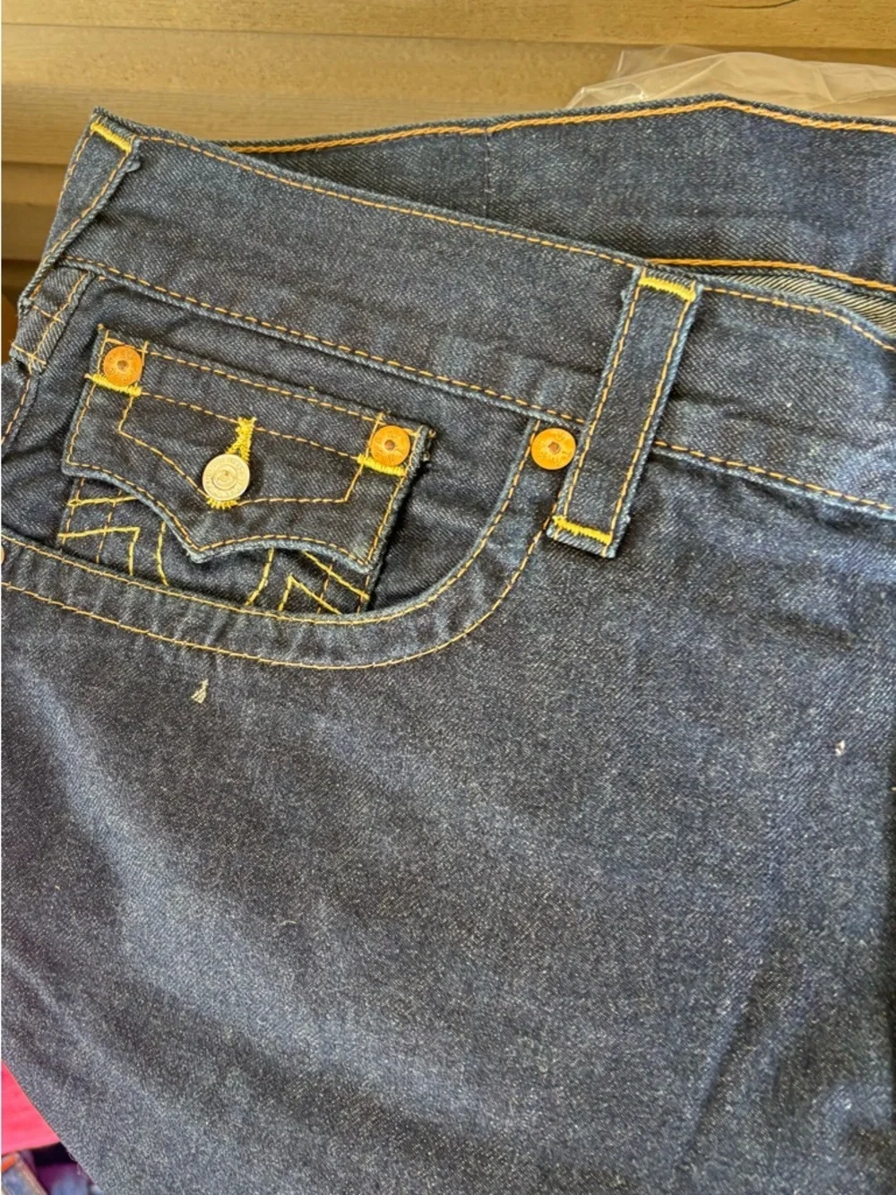 Men ‘s True Religion Dark Wash Denim Jeans Straight with Contrast Stitching